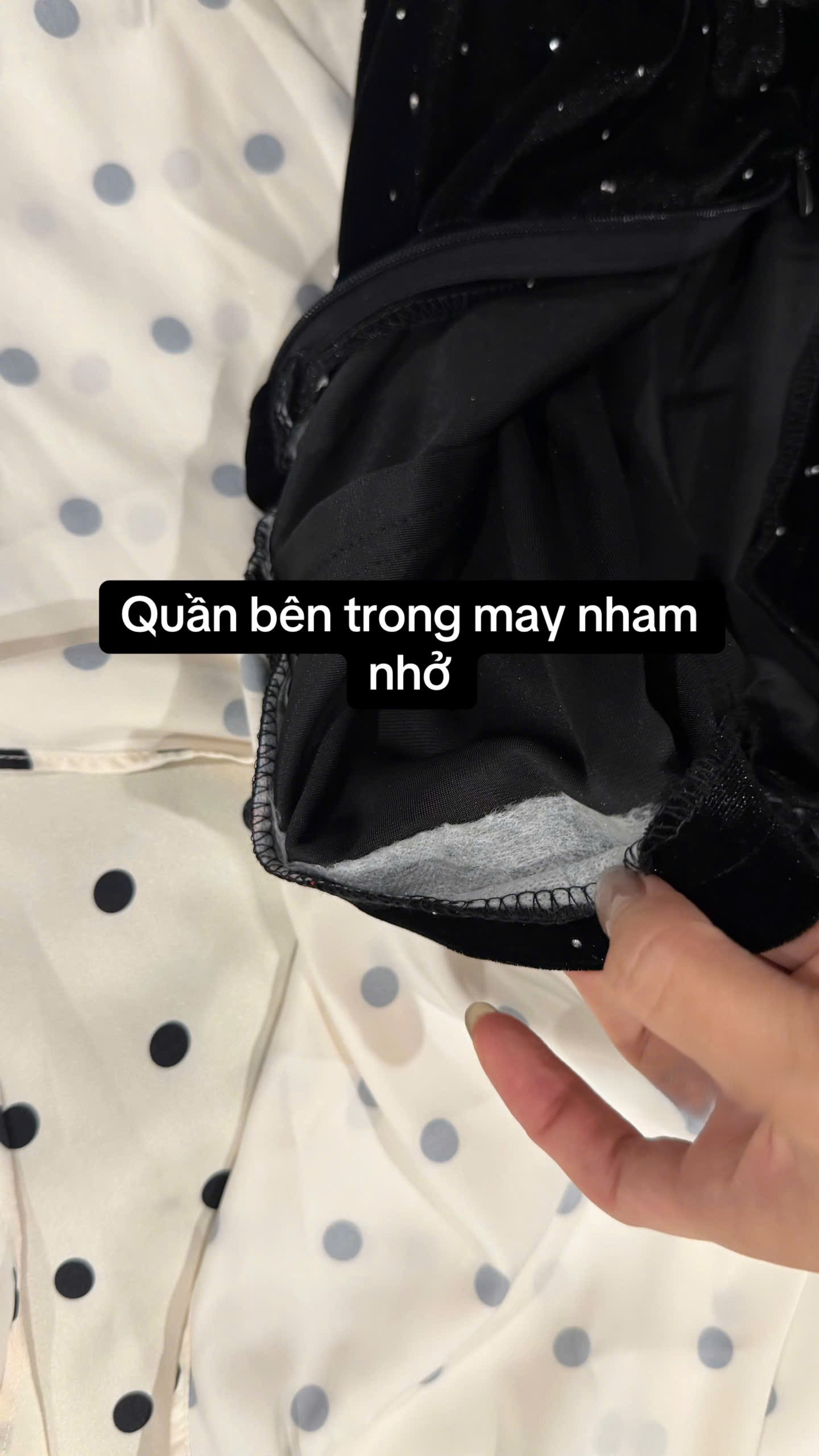 C&ocirc; g&aacute;i kh&oacute;c th&eacute;t v&igrave; mua &aacute;o d&agrave;i 1,2 triệu kh&aacute;c xa ảnh mẫu, tức nhất l&agrave; th&aacute;i độ "phủi tay" của shop online - Ảnh 14.