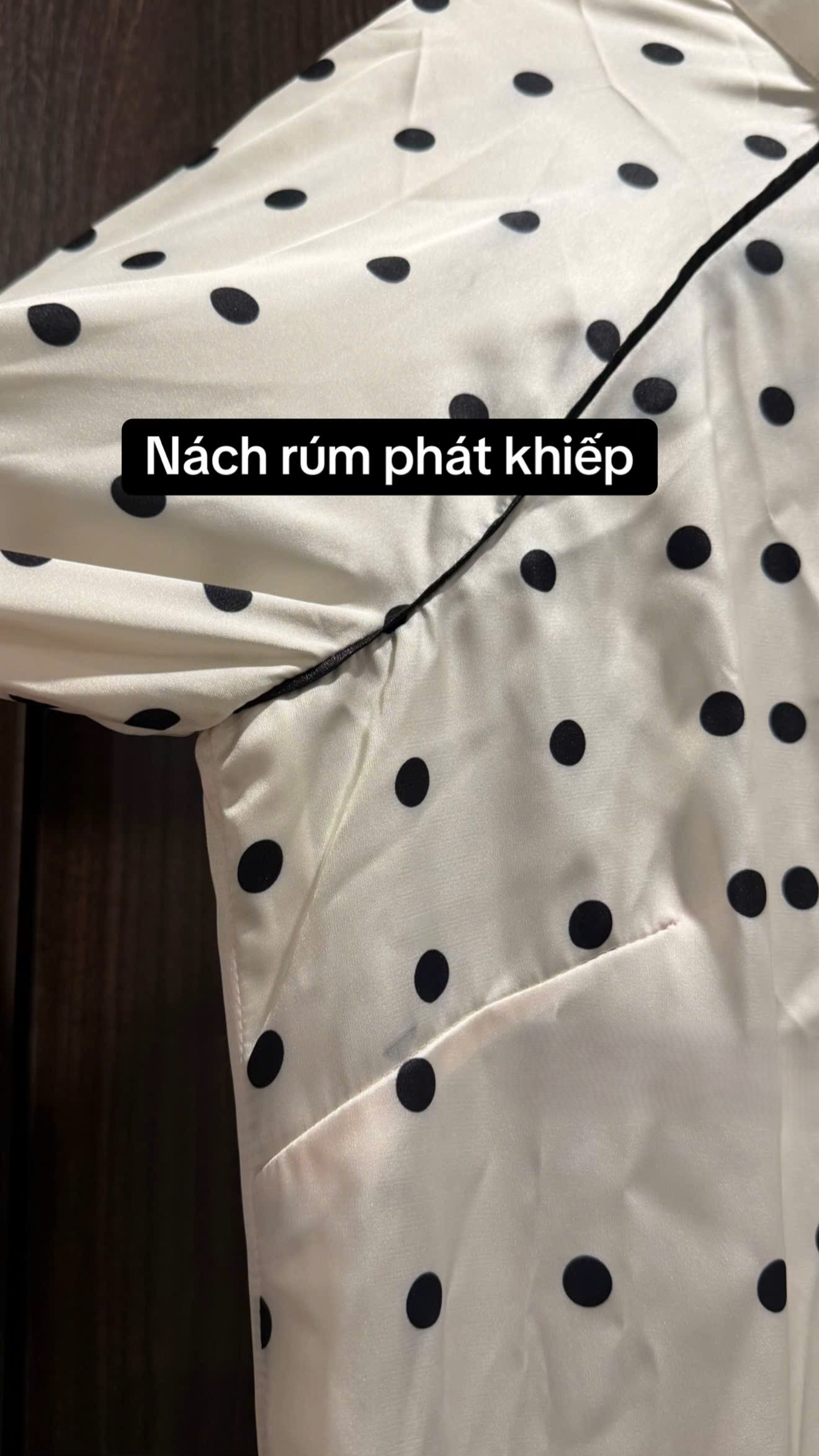 C&ocirc; g&aacute;i kh&oacute;c th&eacute;t v&igrave; mua &aacute;o d&agrave;i 1,2 triệu kh&aacute;c xa ảnh mẫu, tức nhất l&agrave; th&aacute;i độ "phủi tay" của shop online - Ảnh 10.