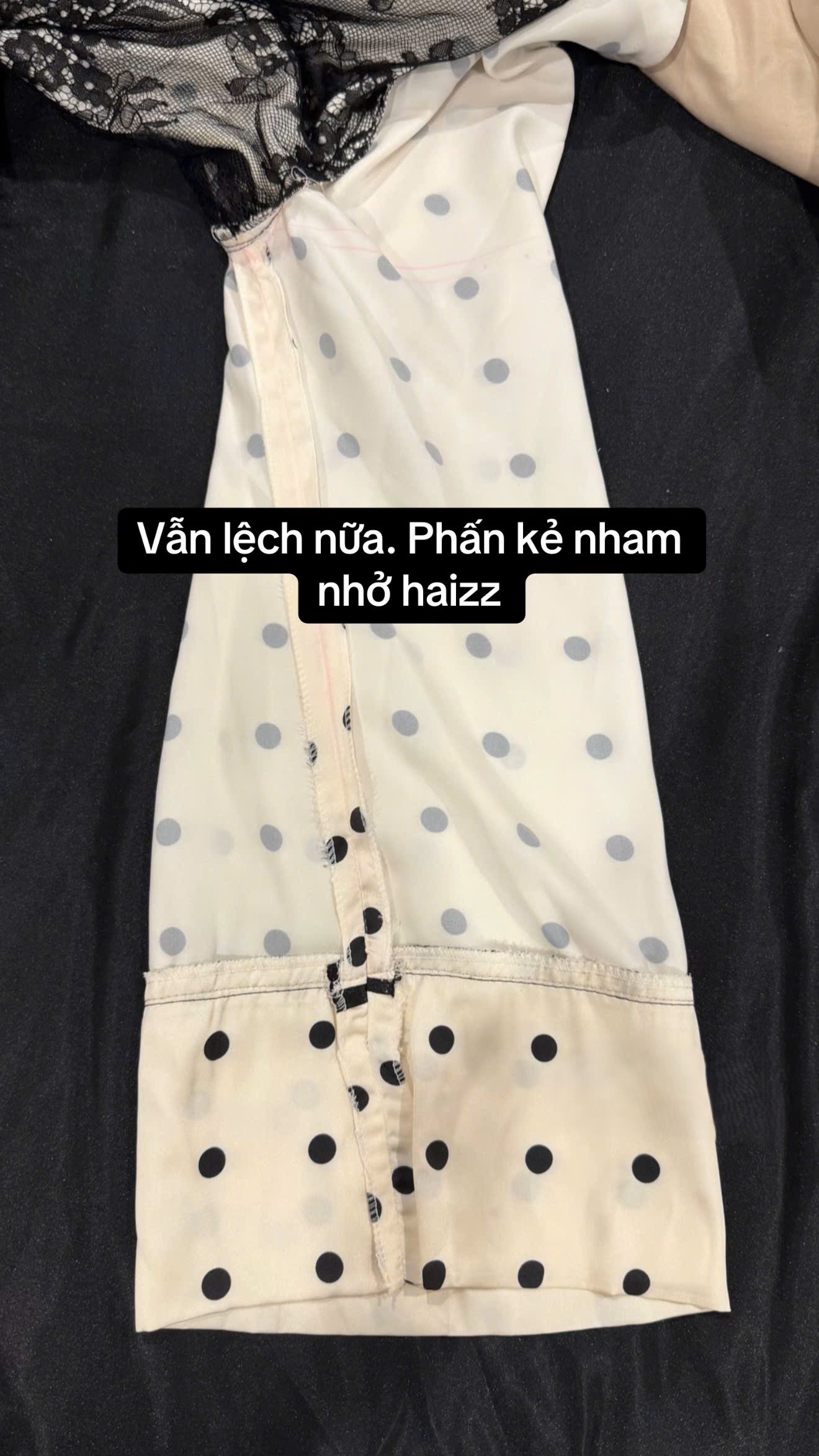 C&ocirc; g&aacute;i kh&oacute;c th&eacute;t v&igrave; mua &aacute;o d&agrave;i 1,2 triệu kh&aacute;c xa ảnh mẫu, tức nhất l&agrave; th&aacute;i độ "phủi tay" của shop online - Ảnh 9.