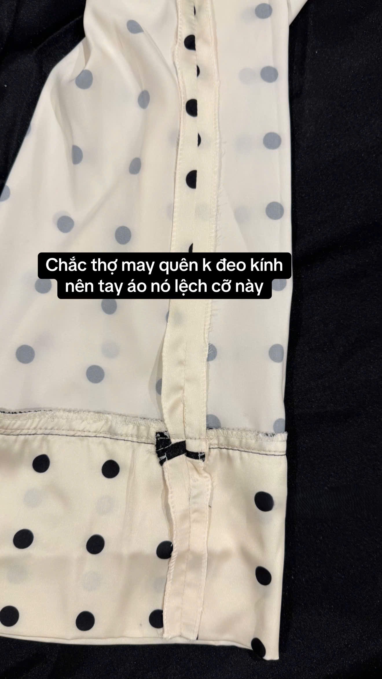 C&ocirc; g&aacute;i kh&oacute;c th&eacute;t v&igrave; mua &aacute;o d&agrave;i 1,2 triệu kh&aacute;c xa ảnh mẫu, tức nhất l&agrave; th&aacute;i độ "phủi tay" của shop online - Ảnh 11.