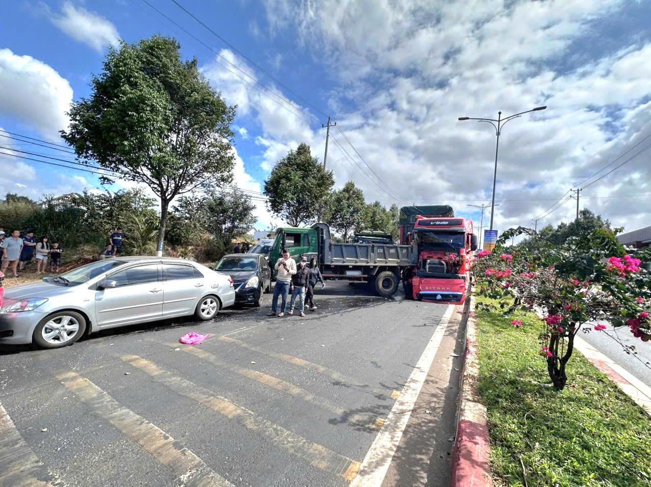 Nguyên nhân tai nạn giao thông liên hoàn giữa 7 xe ô tô tại Đắk Lắk 2026 - Ảnh 1.