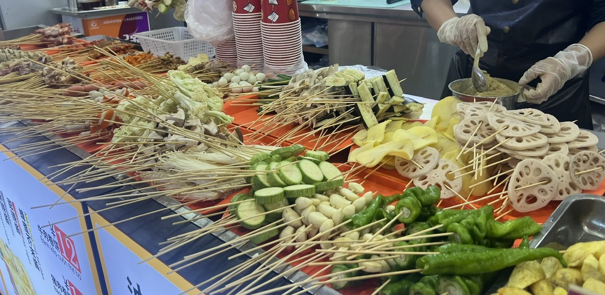 Bộ Y tế cảnh b&aacute;o loạt nguy cơ từ thức ăn đường phố - Ảnh 2.