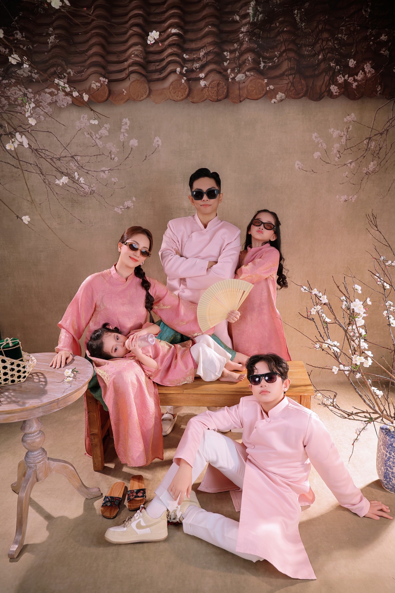 Kh&ocirc;ng thể rời mắt khi Lisa nh&agrave; Kh&aacute;nh Thi-Phan Hiển lần đầu diễn s&acirc;n khấu, xinh y&ecirc;u qu&aacute; mức, kh&iacute; chất chuẩn "con nh&agrave; n&ograve;i" - Ảnh 6.