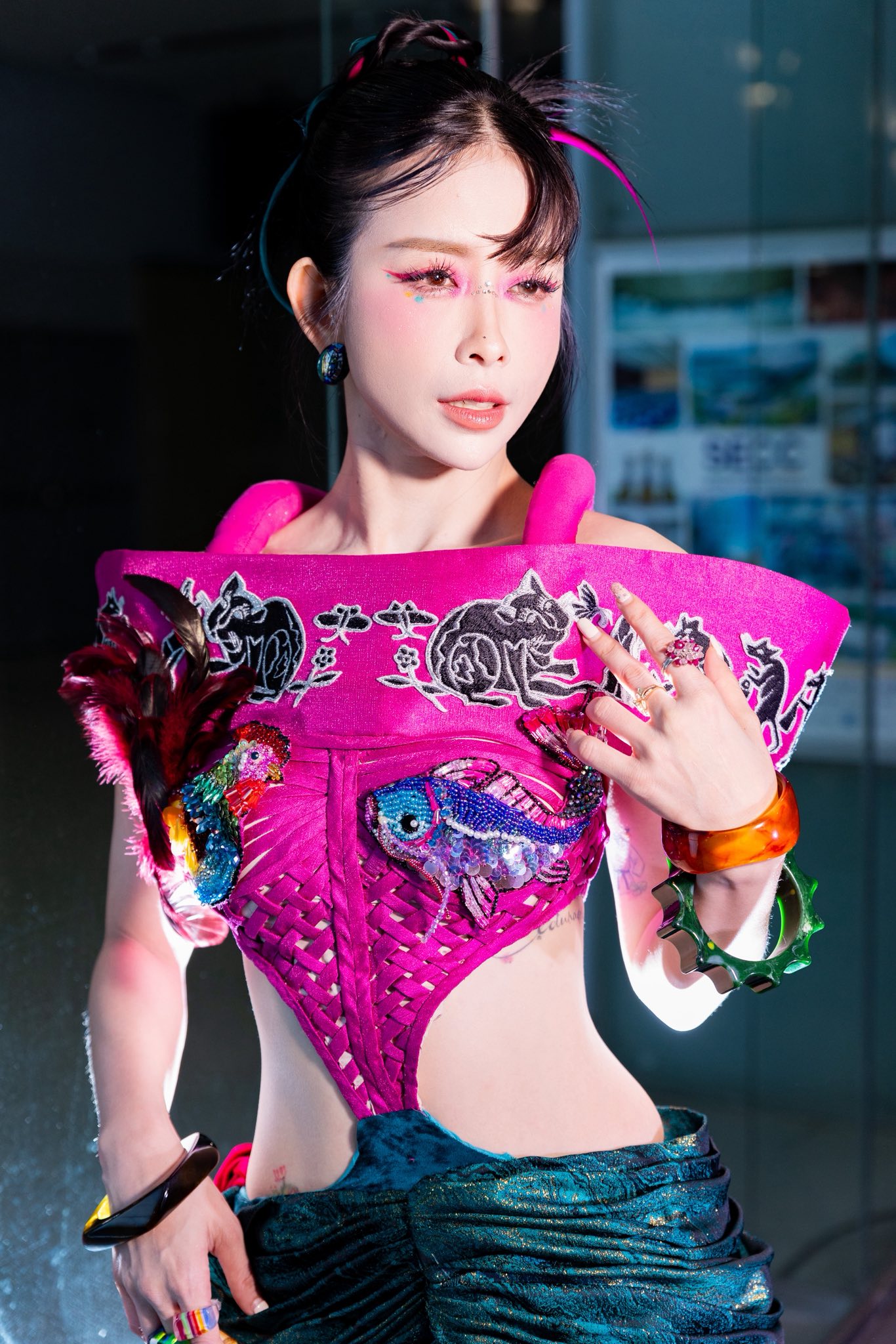 Không nhận ra Châu Tuyết Vân ở WeChoice Awards: Visual "bùng nổ" khoe trọn vòng eo con kiến, "outfit chặt chém" giữa rừng sao Vbiz - Ảnh 3.