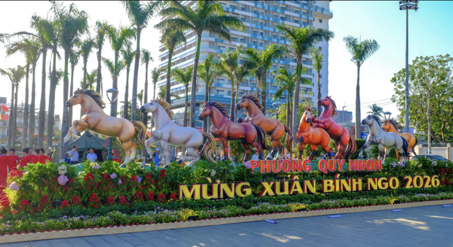 X&ocirc;n xao linh vật ngựa Tết đang trở th&agrave;nh ng&ocirc;i sao chỉ v&igrave; 