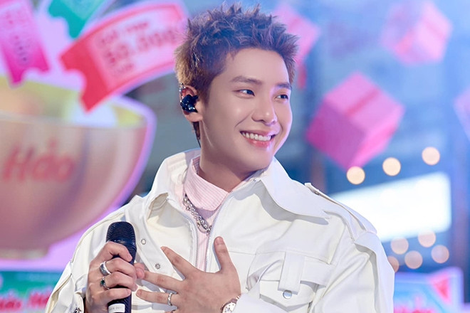 Nam ca sĩ được công an Lạng Sơn "giải vây" là ai? - Ảnh 2.