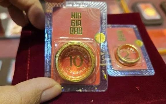 Gi&aacute; v&agrave;ng ở Việt Nam tăng kh&ocirc;ng ngừng, c&aacute;ch đỉnh 191 triệu đồng/lượng bao nhi&ecirc;u?