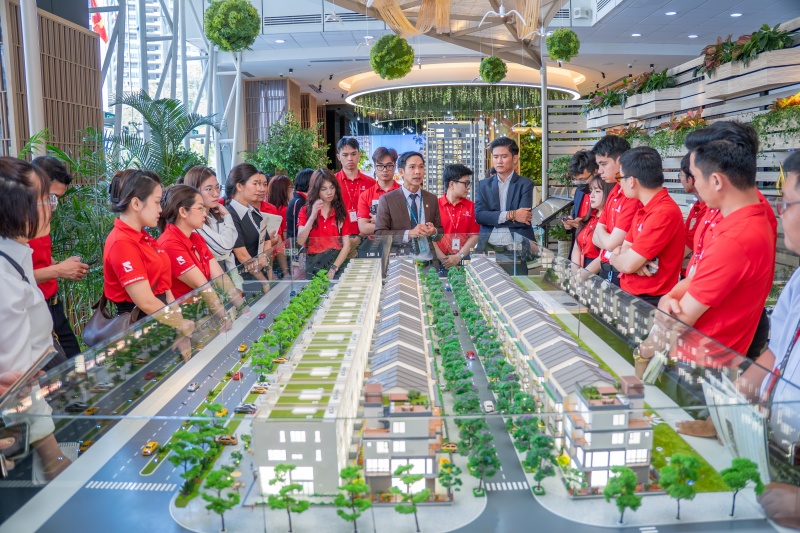 WeChoice Awards 2025, nơi doanh nghiệp Việt c&ugrave;ng nhau viết tiếp c&acirc;u chuyện kh&ocirc;ng chỉ của ri&ecirc;ng m&igrave;nh - Ảnh 4.