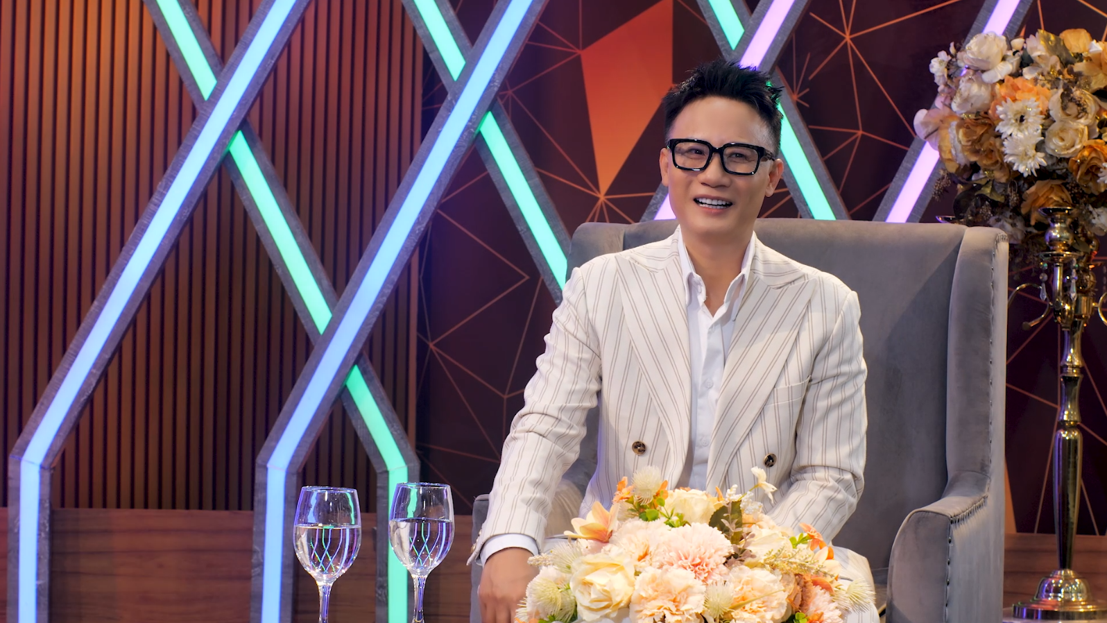 Nam ca sĩ ở biệt thự 300 m2 tại TPHCM nói thẳng lý do không trực tiếp dạy con nhiều - Ảnh 2.