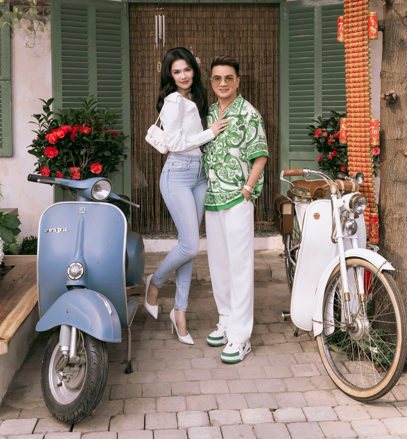 "&Ocirc;ng ho&agrave;ng nhạc Việt" gặp &ldquo;nữ ho&agrave;ng nội y&rdquo; g&acirc;y ch&uacute; &yacute;- Ảnh 3.