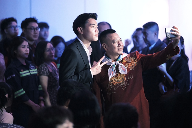 Đình Bắc gây sốt với nhan sắc vạn người mê, hot rần rần ở WeChoice Awards nhưng bị soi ra điểm chung 