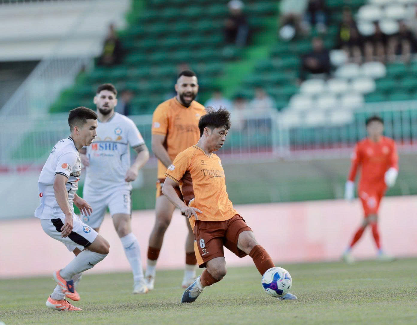 Đá bóng bằng đam mê liệu có trụ hạng?  - Ảnh 2.