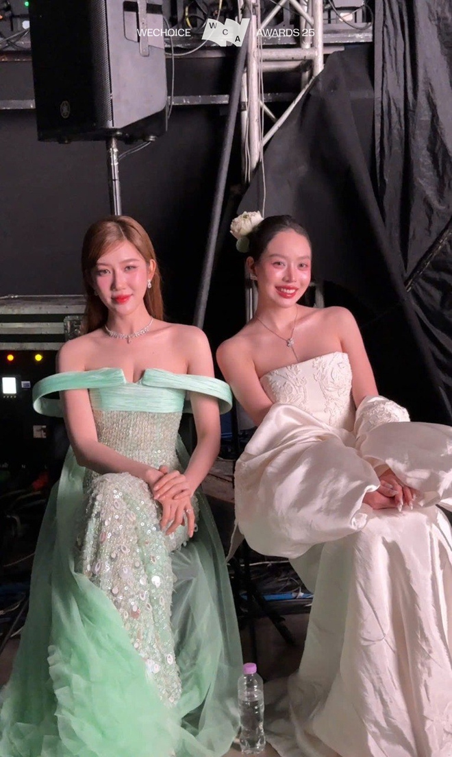 Khung hình đọ sắc đỉnh nhất WeChoice Awards 2025: Thanh Thuỷ và Thuý Ngân bất phân thắng bại- Ảnh 1.