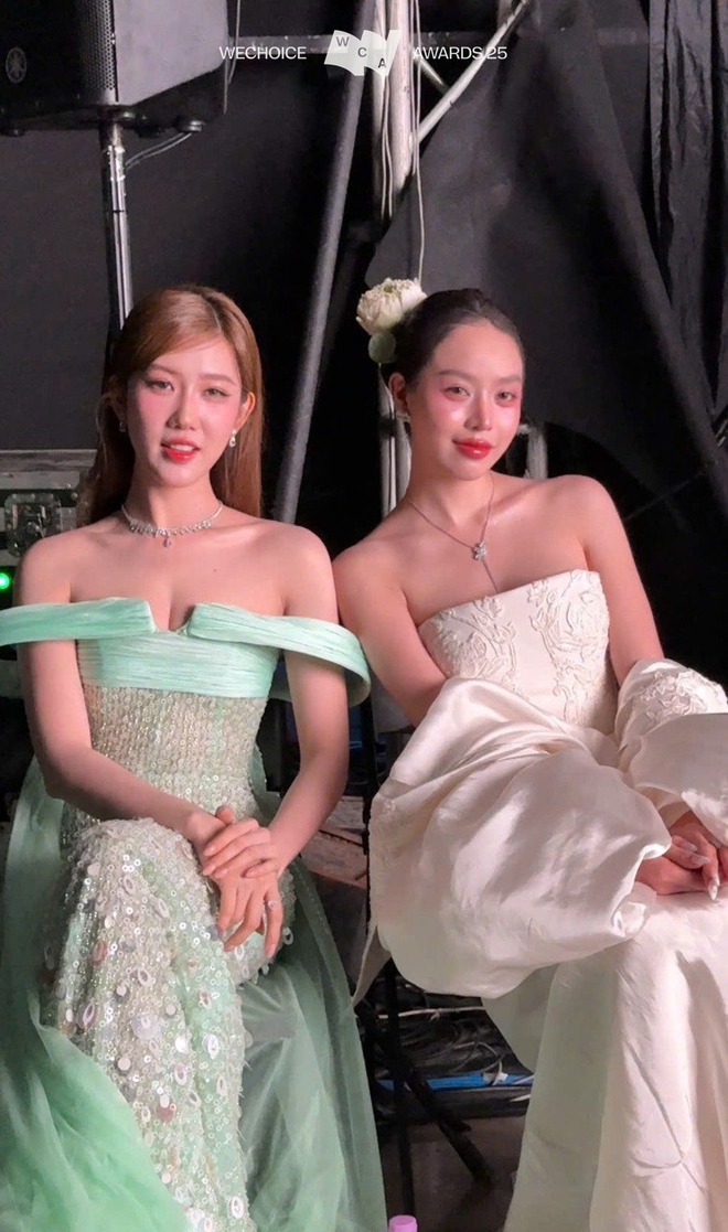 Khung hình đọ sắc đỉnh nhất WeChoice Awards 2025: Thanh Thuỷ và Thuý Ngân bất phân thắng bại- Ảnh 2.