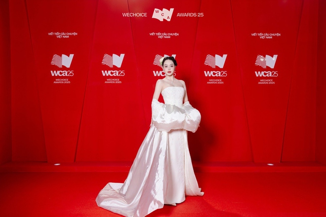 Khung hình đọ sắc đỉnh nhất WeChoice Awards 2025: Thanh Thuỷ và Thuý Ngân bất phân thắng bại- Ảnh 6.