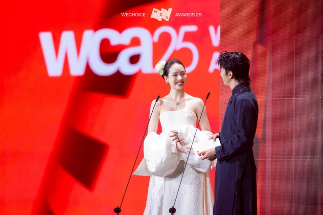 Khung hình đọ sắc đỉnh nhất WeChoice Awards 2025: Thanh Thuỷ và Thuý Ngân bất phân thắng bại- Ảnh 5.