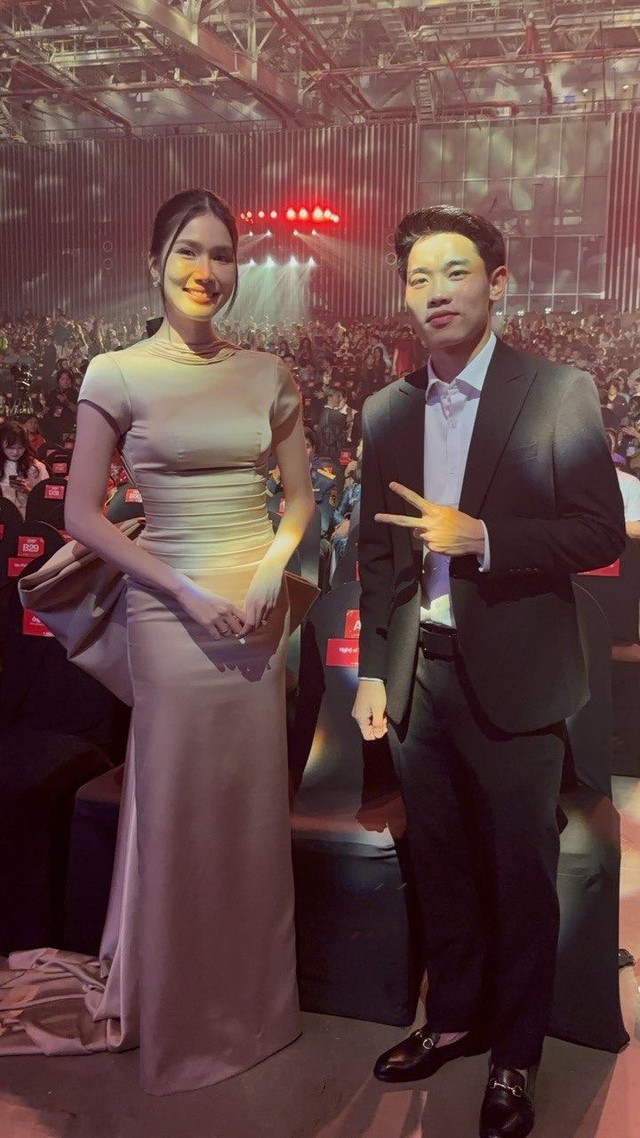 Đình Bắc gây sốt với nhan sắc vạn người mê, hot rần rần ở WeChoice Awards nhưng bị soi ra điểm chung 