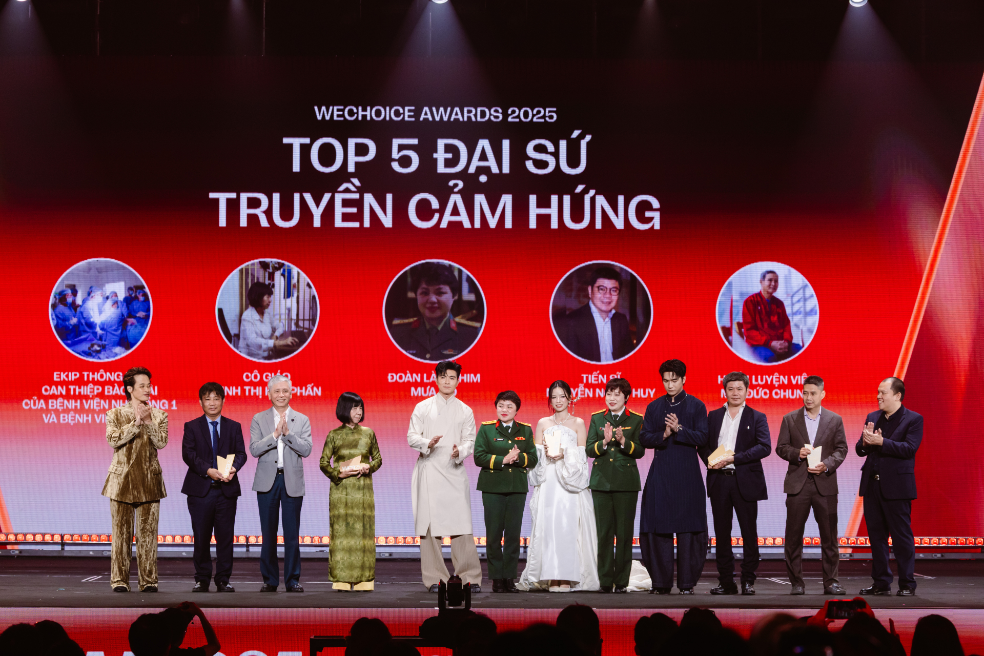 Ekip thông tim bào thai và cô giáo Đinh Thị Kim Phấn vinh danh WeChoice Awards 2025 - Ảnh 1.
