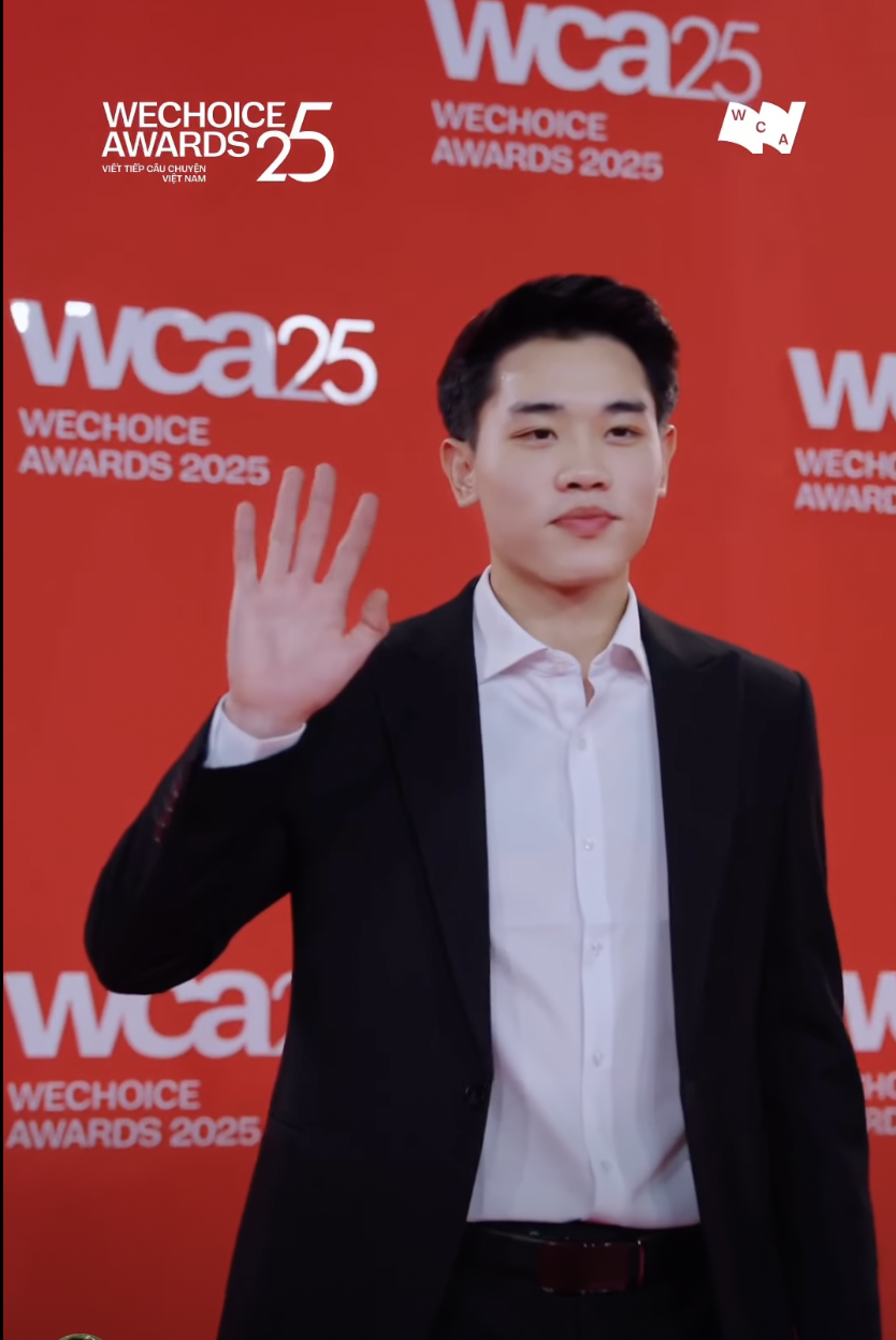 2,7 triệu lượt xem Đình Bắc khoe visual phát sáng trên thảm đỏ WeChoice Awards: Xem cả chục lần vẫn chưa biết đẹp chỗ nào  - Ảnh 7.