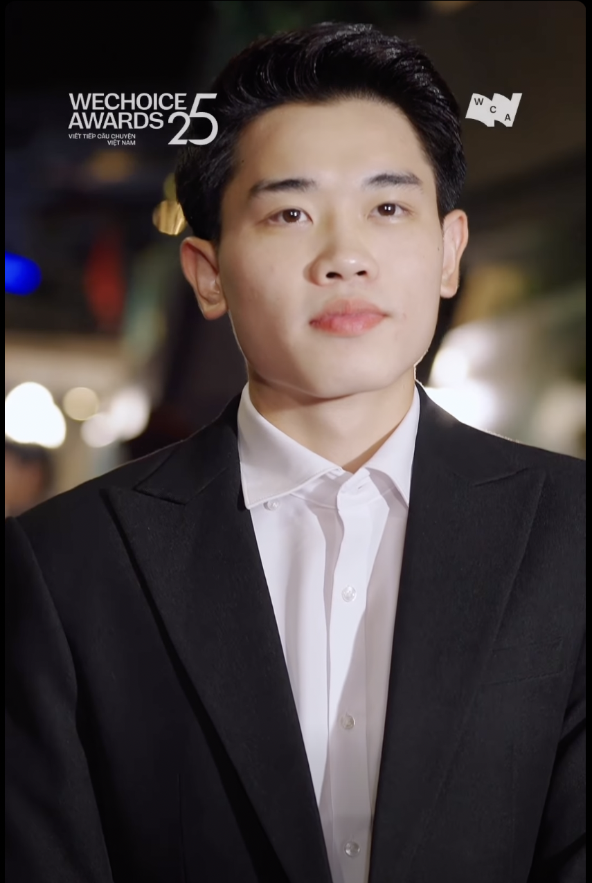 2,7 triệu lượt xem Đình Bắc khoe visual phát sáng trên thảm đỏ WeChoice Awards: Xem cả chục lần vẫn chưa biết đẹp chỗ nào  - Ảnh 2.