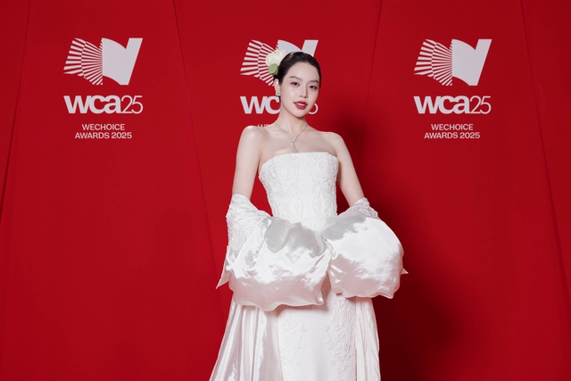 Có mỹ nhân ở WeChoice Awards đẹp đến mức chấp mọi khung hình, visual càng zoom cận càng vô lý- Ảnh 1.
