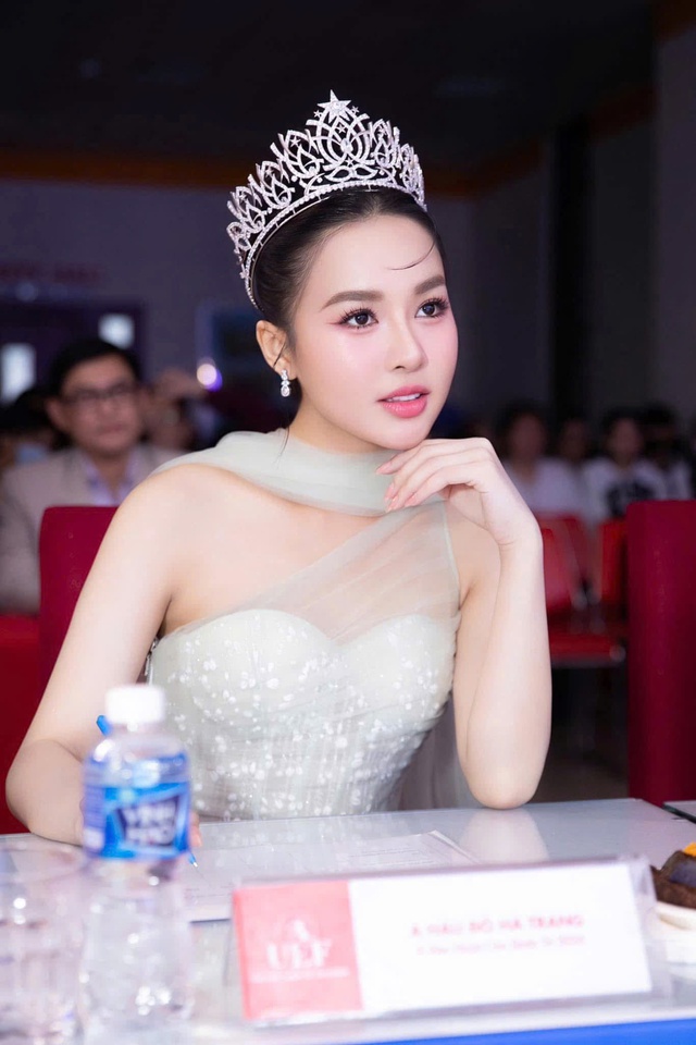 Á hậu Đỗ Hà Trang ghi điểm với phong cách thời trang thanh lịch- Ảnh 2.