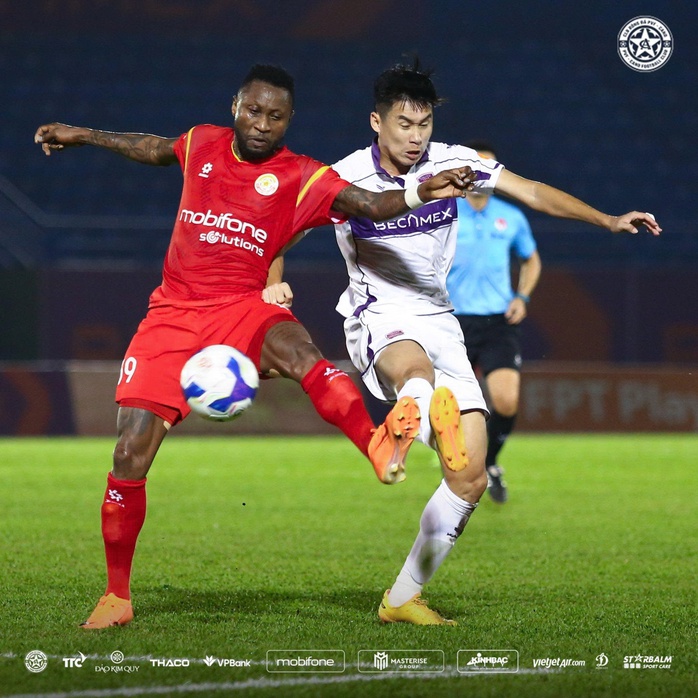 Bất ngờ v&ograve;ng 13 V-League: Khi &ldquo;kẻ yếu&rdquo; l&ecirc;n tiếng - Ảnh 1.