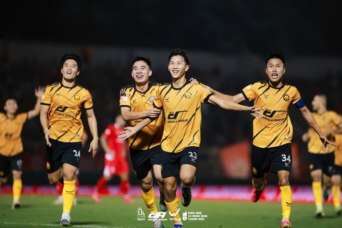 Bất ngờ v&ograve;ng 13 V-League: Khi &ldquo;kẻ yếu&rdquo; l&ecirc;n tiếng - Ảnh 3.