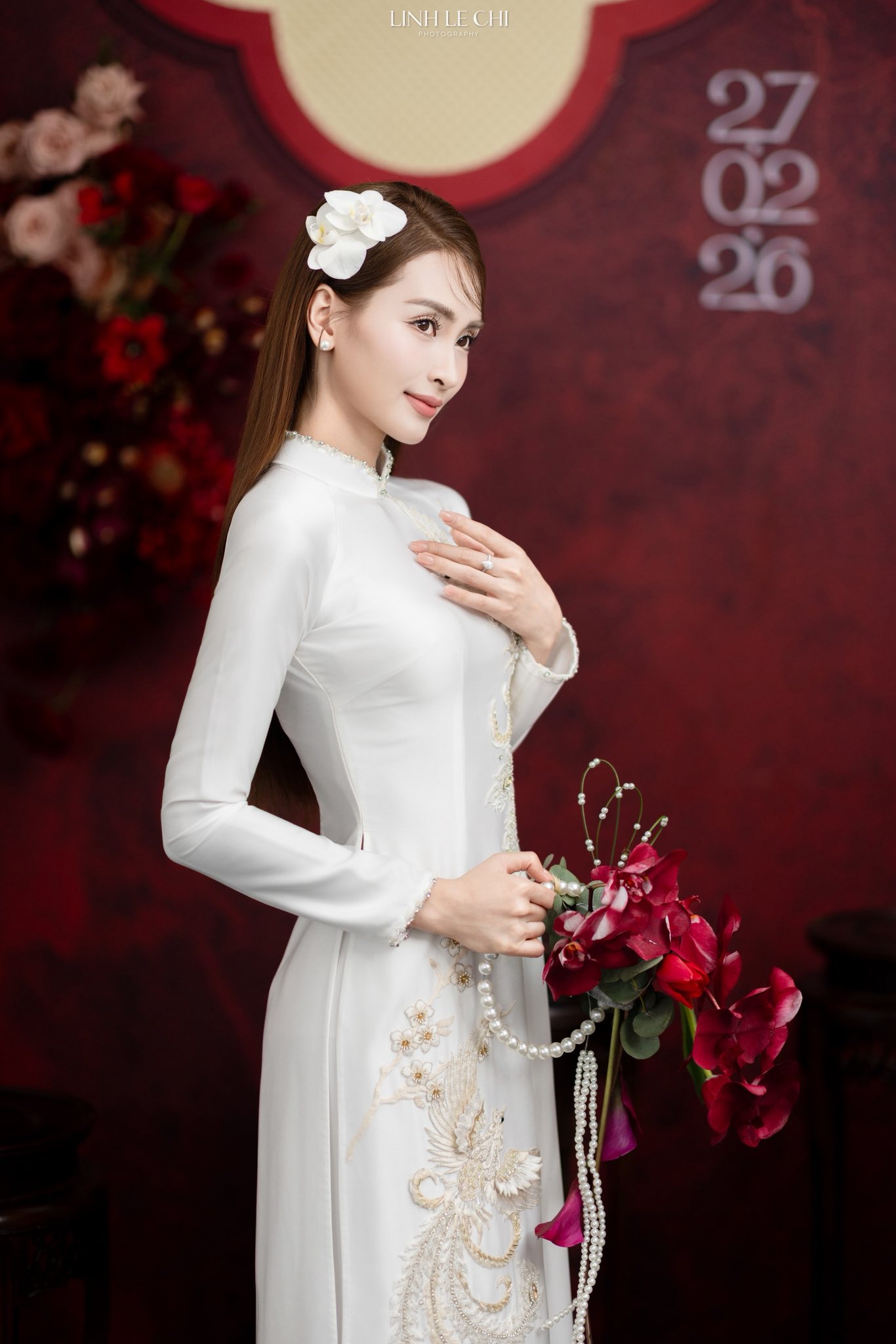 Ảnh n&eacute;t căng: MC M&ugrave; Tạt đeo v&agrave;ng nặng trĩu l&ecirc;n xe hoa c&ugrave;ng tuyển thủ Đức Huy, "nắn chồng" cực gắt ngay đ&ecirc;m t&acirc;n h&ocirc;n - Ảnh 19.