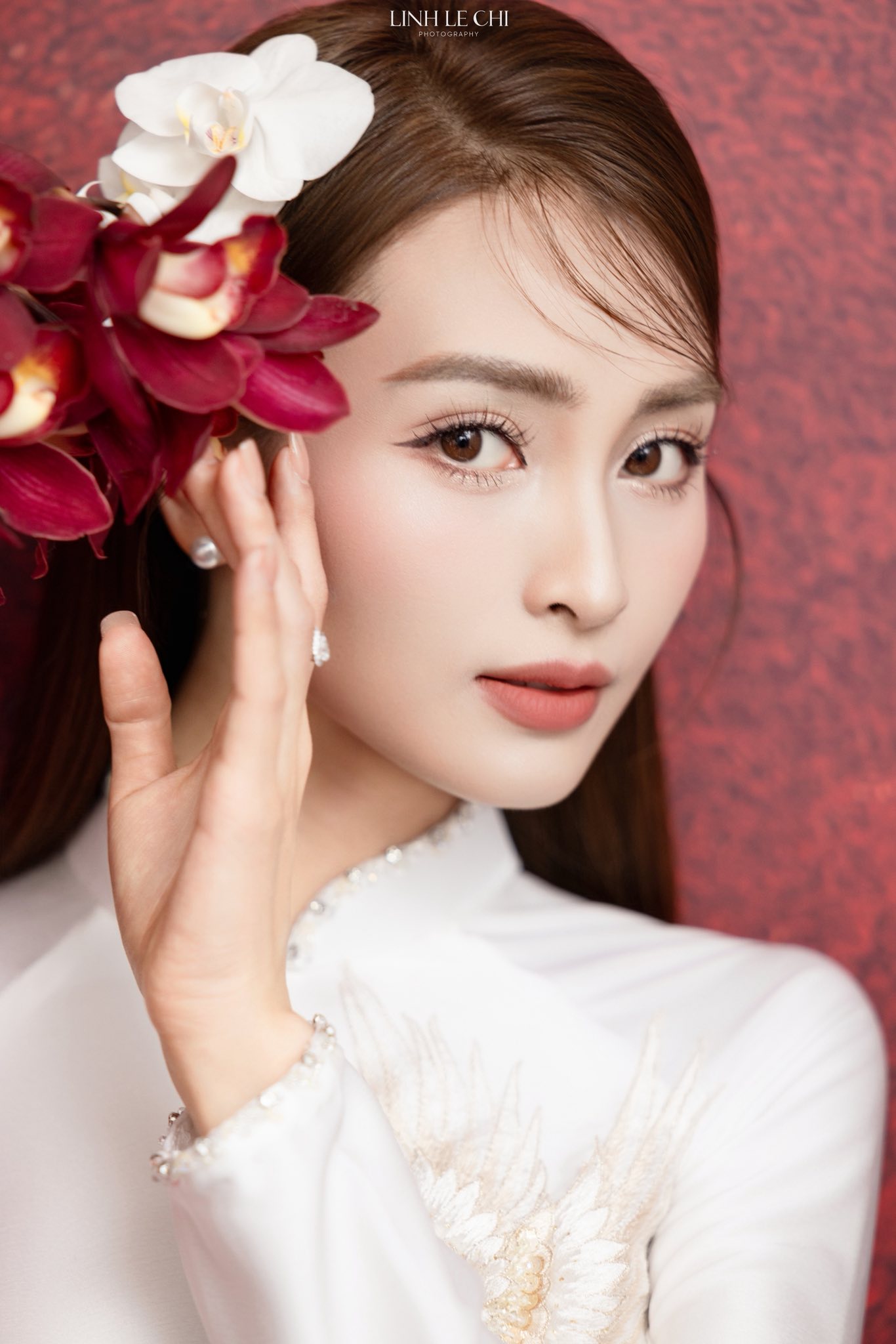 Ảnh n&eacute;t căng: MC M&ugrave; Tạt đeo v&agrave;ng nặng trĩu l&ecirc;n xe hoa c&ugrave;ng tuyển thủ Đức Huy, "nắn chồng" cực gắt ngay đ&ecirc;m t&acirc;n h&ocirc;n - Ảnh 13.