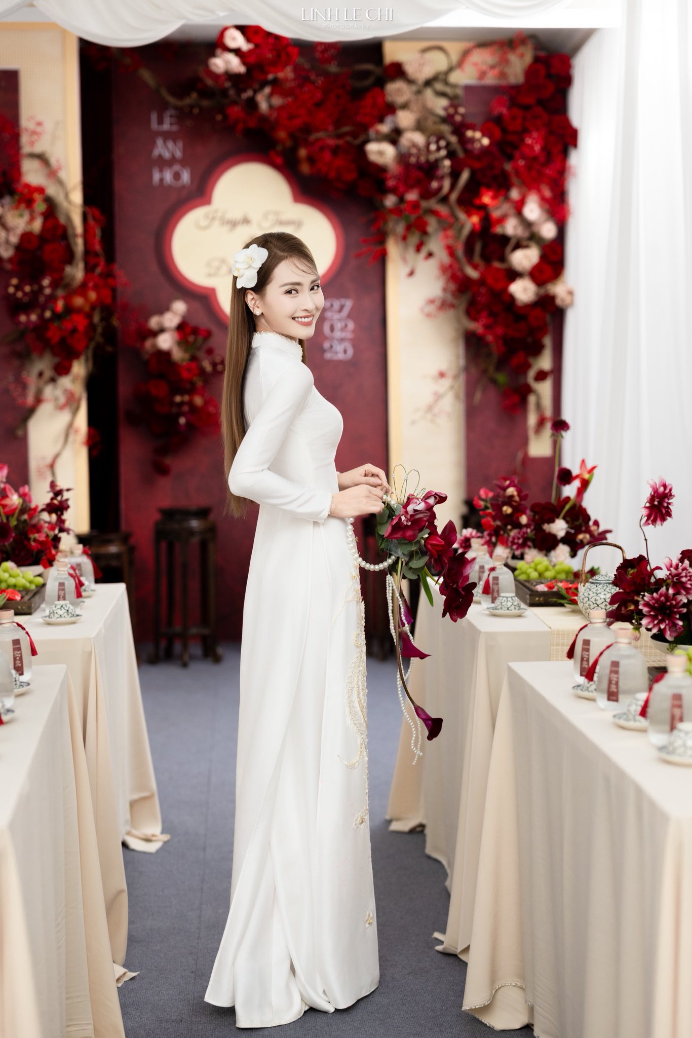 Ảnh nét căng: MC Mù Tạt đeo vàng nặng trĩu lên xe hoa cùng tuyển thủ Đức Huy,"nắn chồng" cực gắt ngay đêm tân hôn - Ảnh 22. Ảnh nét căng: MC Mù Tạt đeo vàng nặng trĩu lên xe hoa cùng tuyển thủ Đức Huy,"nắn chồng" cực gắt ngay đêm tân hôn - Ảnh 22.