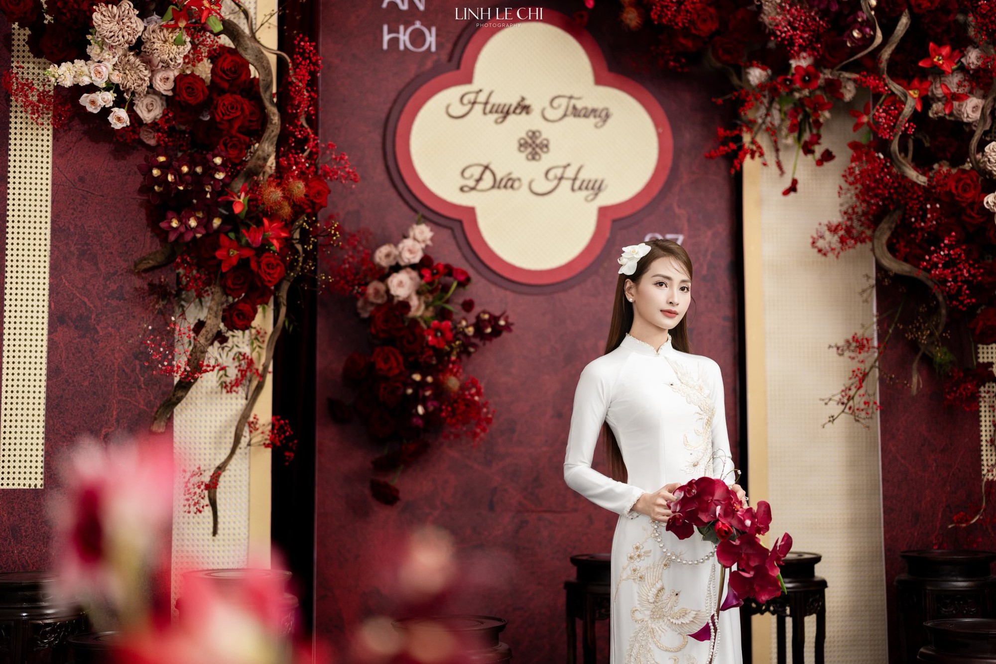 Ảnh n&eacute;t căng: MC M&ugrave; Tạt đeo v&agrave;ng nặng trĩu l&ecirc;n xe hoa c&ugrave;ng tuyển thủ Đức Huy, "nắn chồng" cực gắt ngay đ&ecirc;m t&acirc;n h&ocirc;n - Ảnh 20.