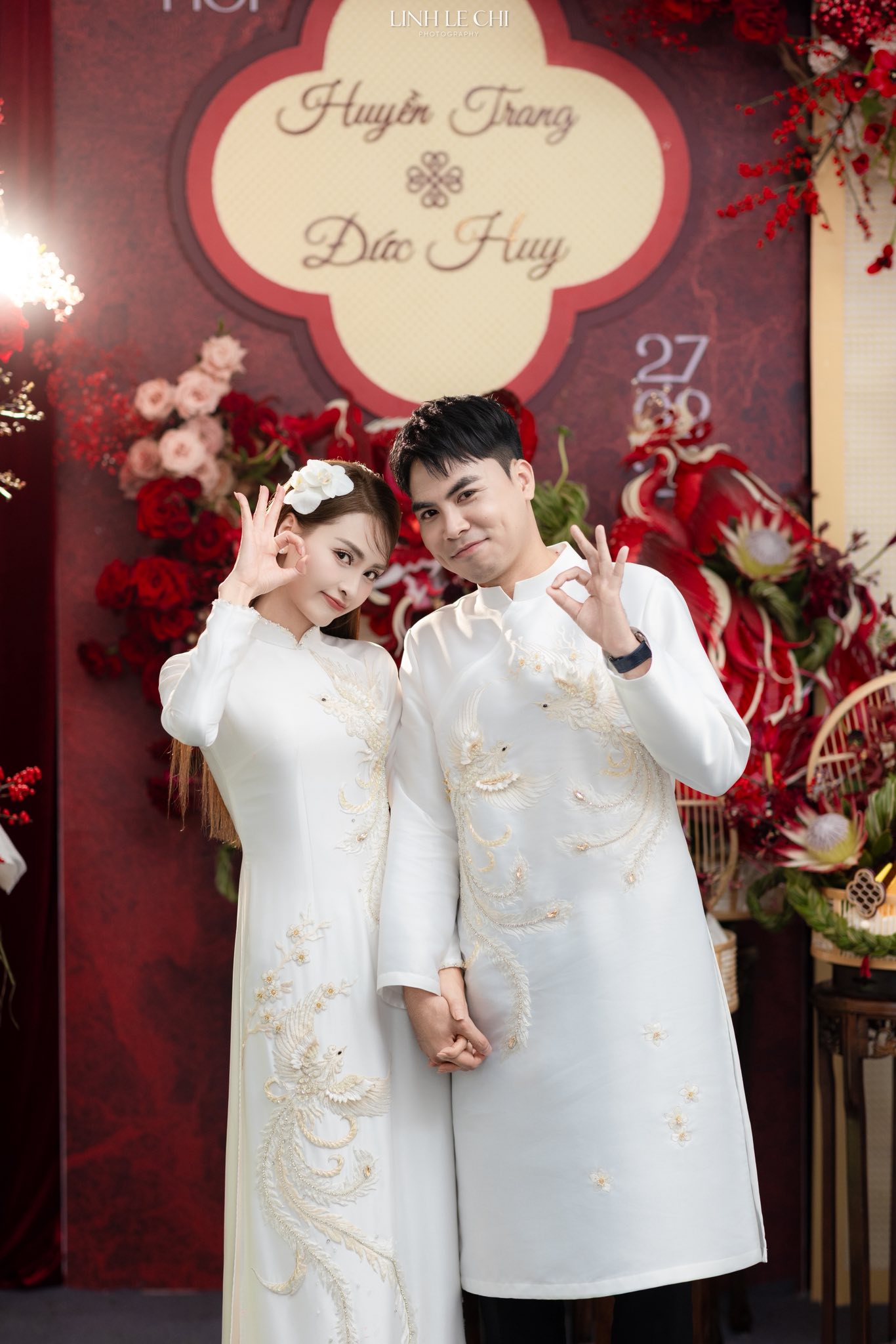 Ảnh n&eacute;t căng: MC M&ugrave; Tạt đeo v&agrave;ng nặng trĩu l&ecirc;n xe hoa c&ugrave;ng tuyển thủ Đức Huy, "nắn chồng" cực gắt ngay đ&ecirc;m t&acirc;n h&ocirc;n - Ảnh 11.