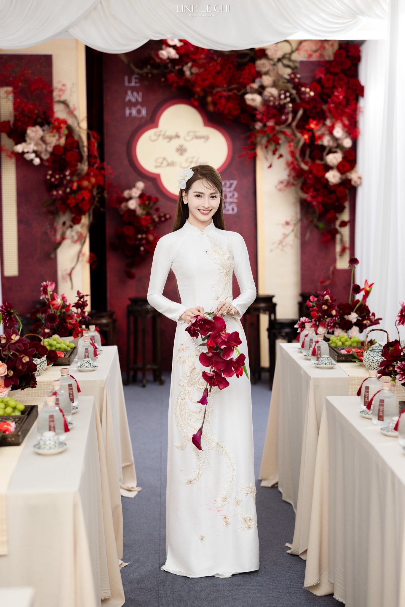 Ảnh nét căng: MC Mù Tạt đeo vàng nặng trĩu lên xe hoa cùng tuyển thủ Đức Huy,"nắn chồng" cực gắt ngay đêm tân hôn - Ảnh 23. Ảnh nét căng: MC Mù Tạt đeo vàng nặng trĩu lên xe hoa cùng tuyển thủ Đức Huy,"nắn chồng" cực gắt ngay đêm tân hôn - Ảnh 23.