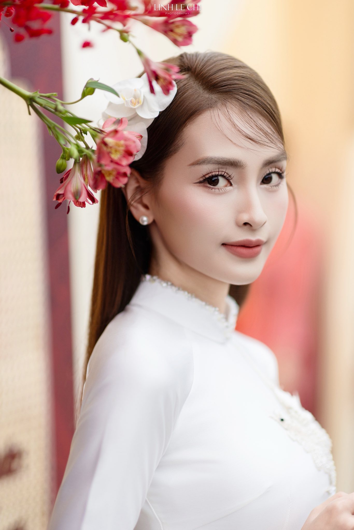 Ảnh nét căng: MC Mù Tạt đeo vàng nặng trĩu lên xe hoa cùng tuyển thủ Đức Huy,"nắn chồng" cực gắt ngay đêm tân hôn - Ảnh 16. Ảnh nét căng: MC Mù Tạt đeo vàng nặng trĩu lên xe hoa cùng tuyển thủ Đức Huy,"nắn chồng" cực gắt ngay đêm tân hôn - Ảnh 16.