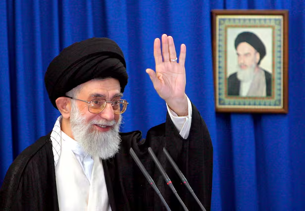 Quyết định ph&uacute;t ch&oacute;t hạ s&aacute;t l&atilde;nh đạo tối cao Iran giữa ban ng&agrave;y - Ảnh 1.