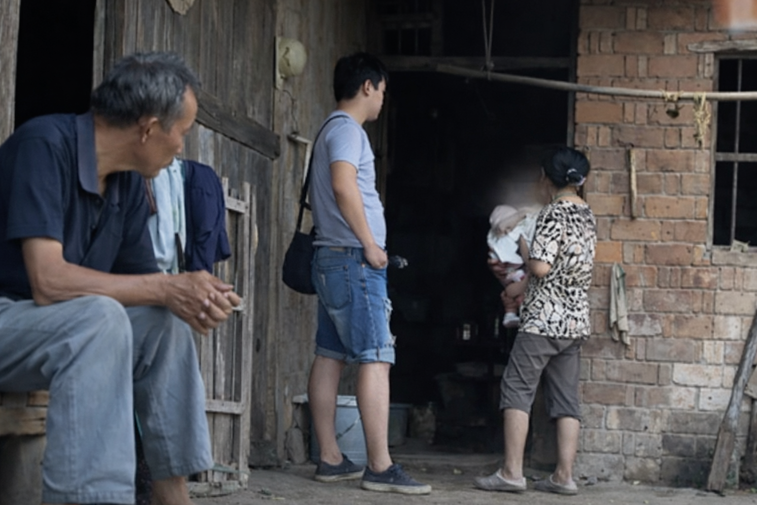 Bi kịch người đàn ông 37 tuổi học tiến sĩ về quê sống nhờ cha mẹ - Ảnh 1. Bi kịch người đàn ông 37 tuổi học tiến sĩ về quê sống nhờ cha mẹ - Ảnh 1.