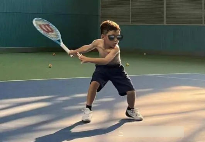 Tin nổi không: Đây mà là quý tử lai 3 dòng máu của Châu Kiệt Luân ư?- Ảnh 5. Tin nổi không: Đây mà là quý tử lai 3 dòng máu của Châu Kiệt Luân ư?- Ảnh 5.