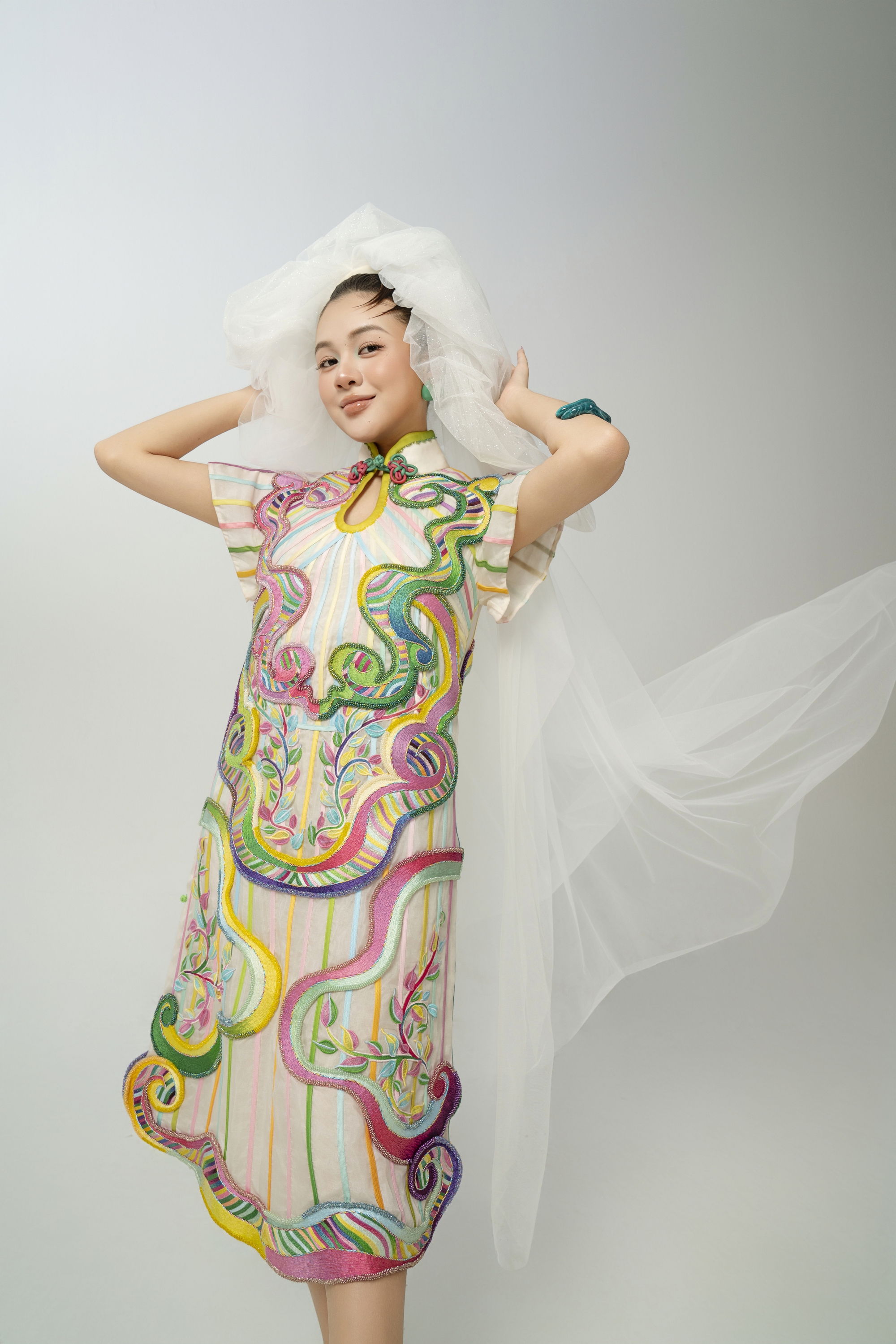 Nhờ "Trộm v&iacute;a", Vũ Th&ugrave;y Linh th&agrave;nh ca sĩ tỷ view - Ảnh 3.