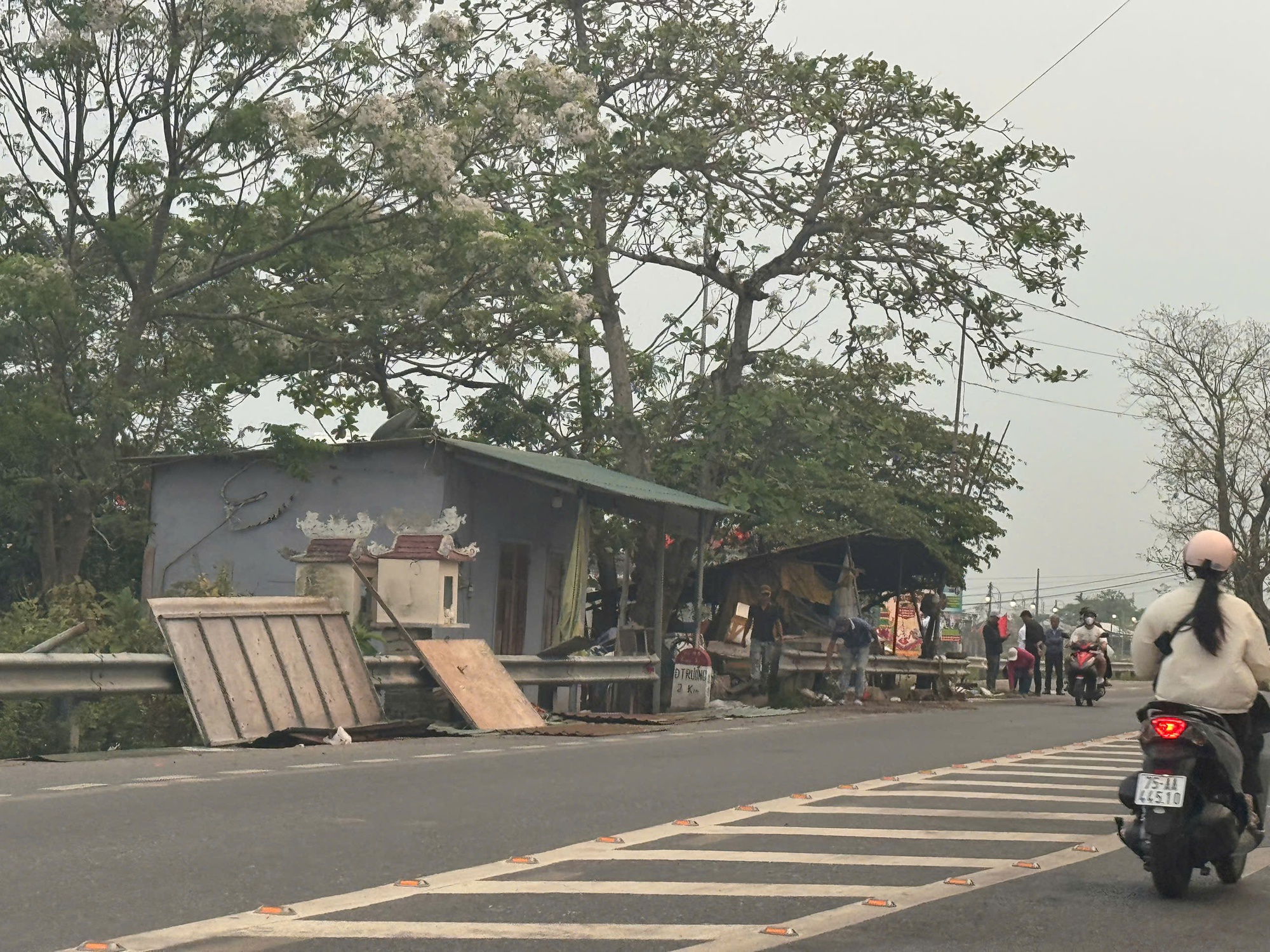 &Ocirc;ng Lững đ&atilde; rời đi, điểm tắc mặt bằng cầu Mỹ An đ&atilde; được giải ph&oacute;ng - Ảnh 1.