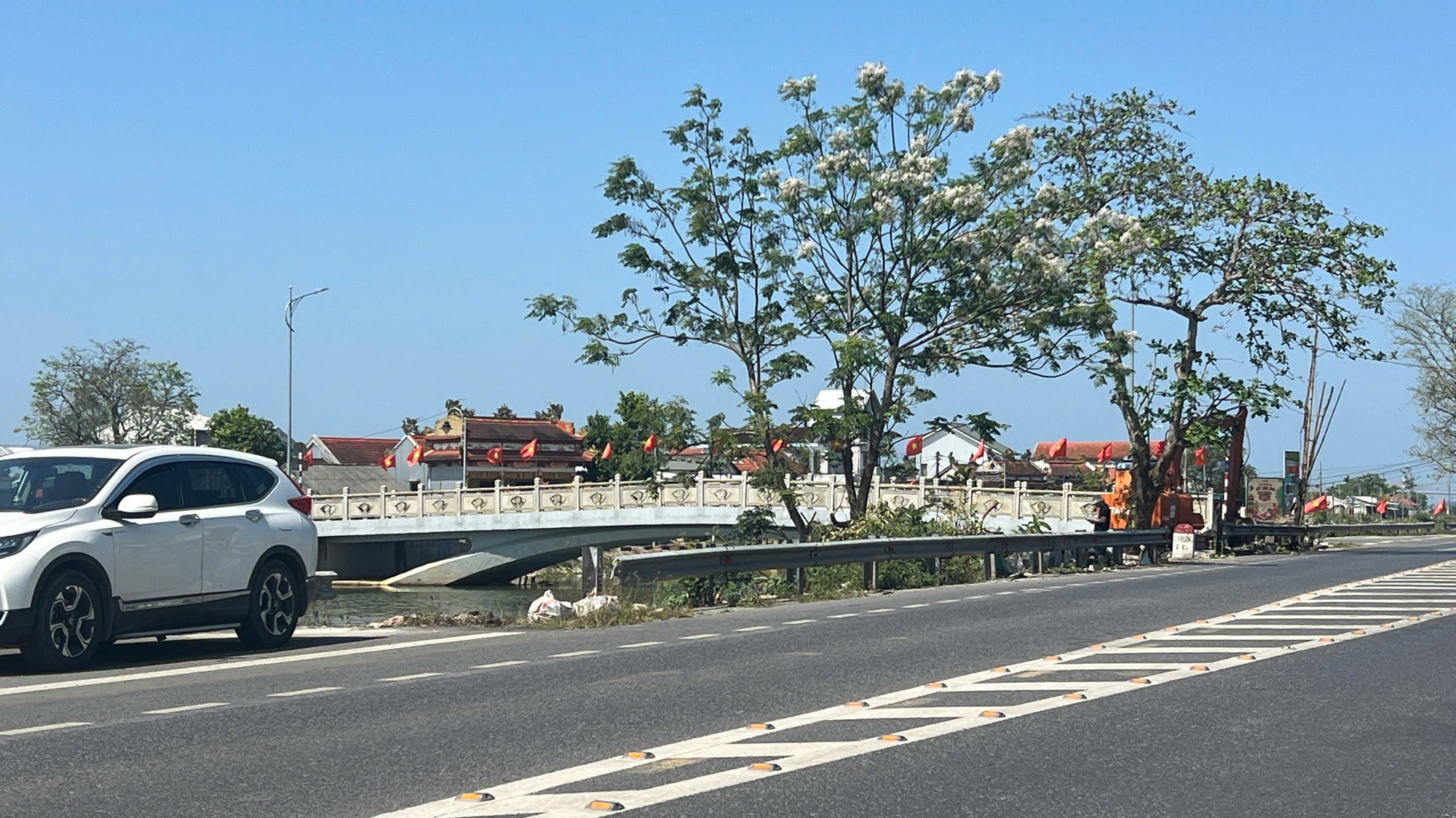 &Ocirc;ng Lững đ&atilde; rời đi, điểm tắc mặt bằng cầu Mỹ An đ&atilde; được giải ph&oacute;ng - Ảnh 3.