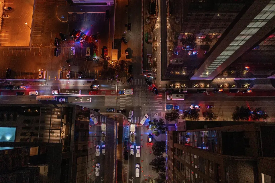 Xả s&uacute;ng ở Austin, 3 người chết, 17 người bị thương - Ảnh 2.