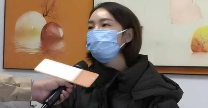 Người phụ nữ bị phong tỏa t&agrave;i khoản sau khi b&aacute;n v&agrave;ng 285 triệu đồng - Ảnh 2.