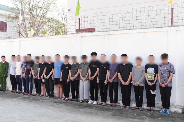 Xử l&yacute; nh&oacute;m thanh thiếu ni&ecirc;n g&acirc;y rối trật tự c&ocirc;ng cộng tại Nghệ An năm 2026 - Ảnh 1.