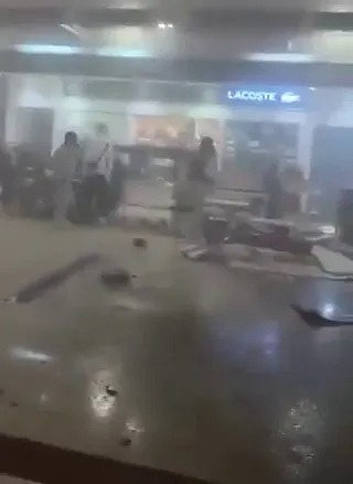 T&ecirc;n lửa Iran đ&aacute;nh tr&uacute;ng s&acirc;n bay, kh&aacute;ch sạn...khắp Trung Đ&ocirc;ng - Ảnh 4.