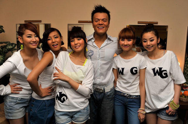 Tổng t&agrave;i cả nước biết mặt bỏ chức CEO, quyết l&agrave;m ca sĩ giật hết spotlight showbiz- Ảnh 3.