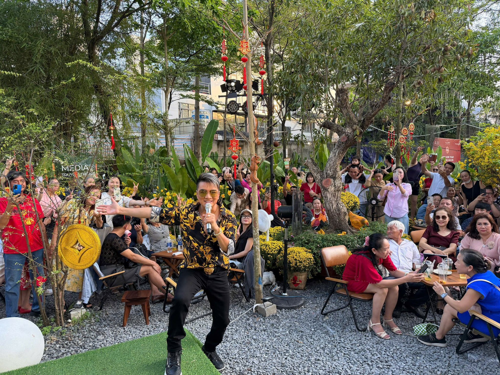 "Ông hoàng nhạc Việt" đăng thông báo sau hơn 1 tháng bán cafe, chia sẻ hoàn cảnh gà trống nuôi con - Ảnh 2.