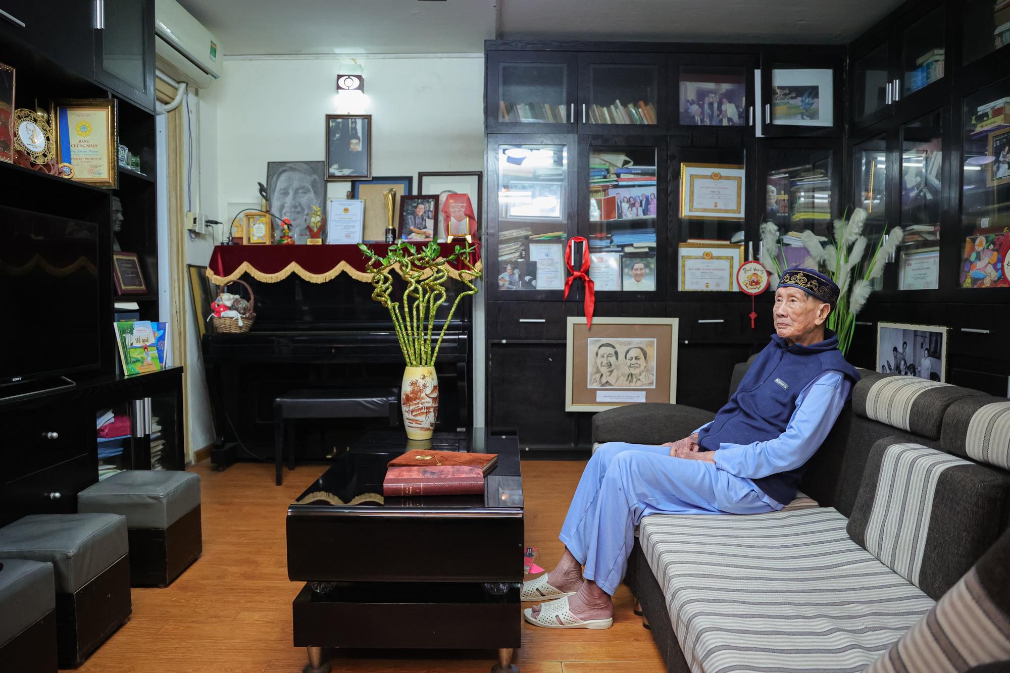 C&acirc;y đại thụ &acirc;m nhạc Việt Nam tuổi U100: 1 b&ecirc;n phổi kh&ocirc; cứng, thở oxy h&agrave;ng ng&agrave;y nhưng lại xuất hiện t&oacute;c đen- Ảnh 3.