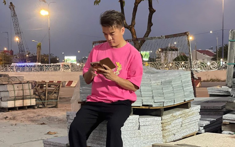 "Ông hoàng nhạc Việt" đăng thông báo sau hơn 1 tháng bán cafe, chia sẻ hoàn cảnh gà trống nuôi con - Ảnh 1.