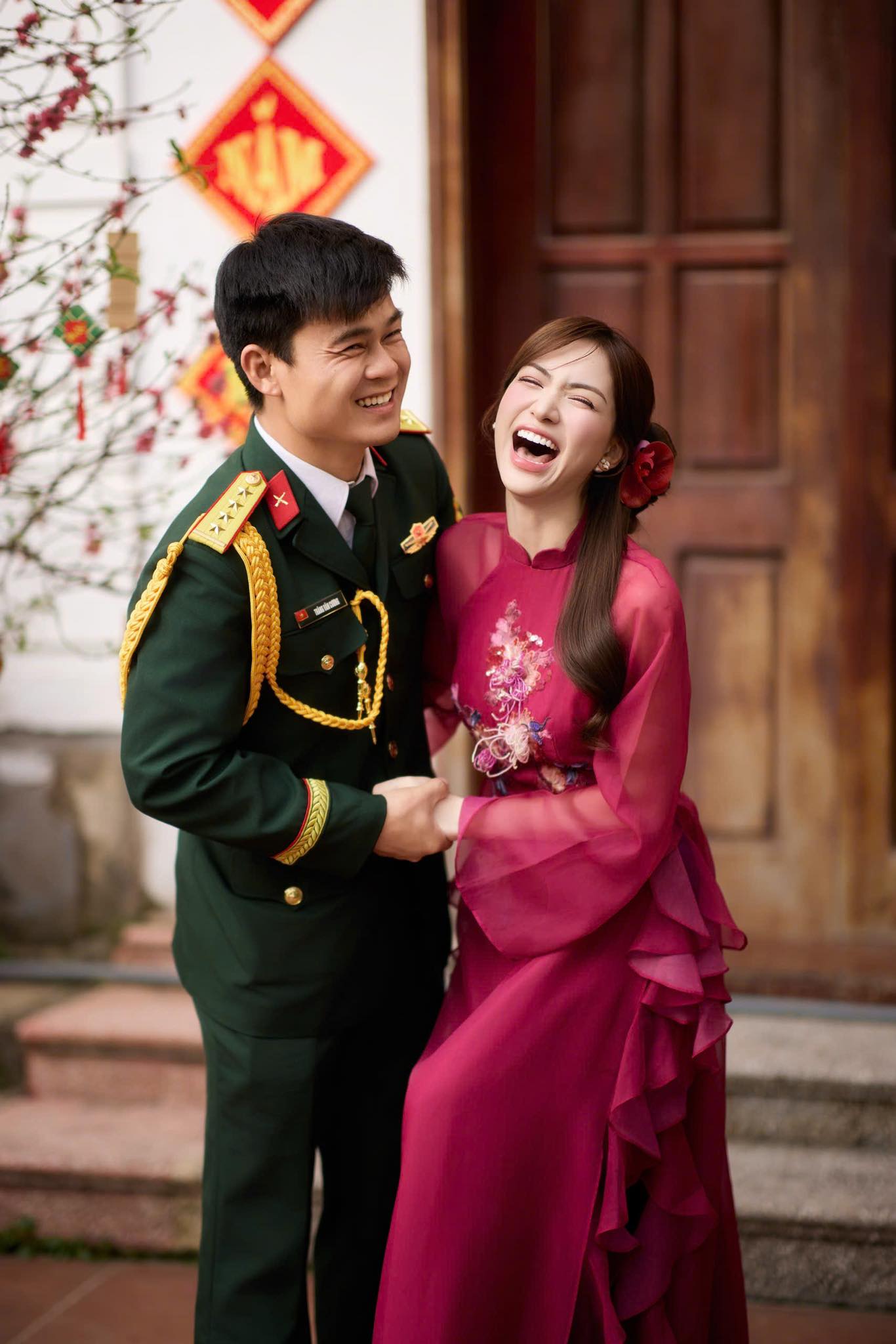 Đại &uacute;y Thăng Văn Cương "cua đổ" H&ograve;a Minzy theo c&aacute;ch n&agrave;y! - Ảnh 7.